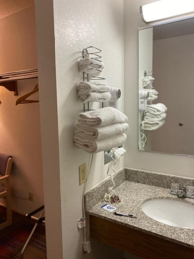 Americas Best Value Inn Champaign Ngoại thất bức ảnh