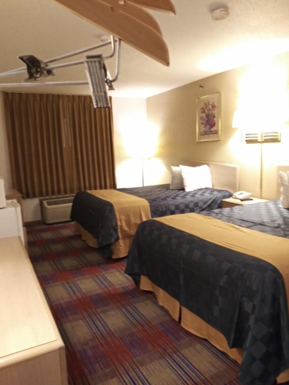 Americas Best Value Inn Champaign Ngoại thất bức ảnh